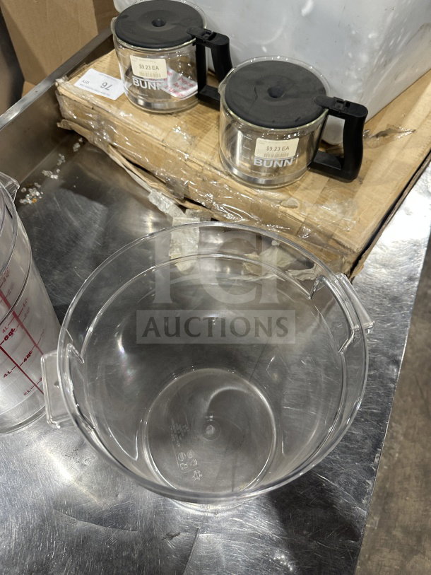 Cambro RFSCW8 8Qt clear polycarbonate round storage container, excellent condition, serial number 09951130750.