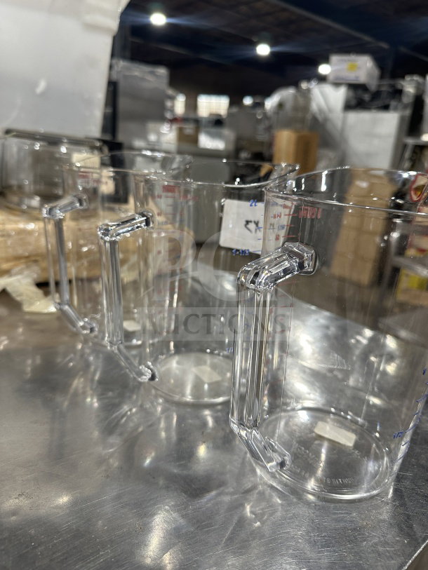 Cambro Camwear 2-quart clear polycarbonate measuring cup, commercial grade, excellent condition, visible measurement markings.