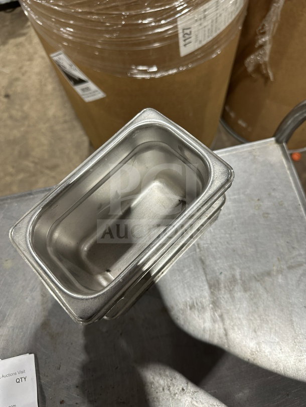 Den commercial stainless-steel food/sauce tray; durable build, excellent condition, essential for kitchen or catering use.