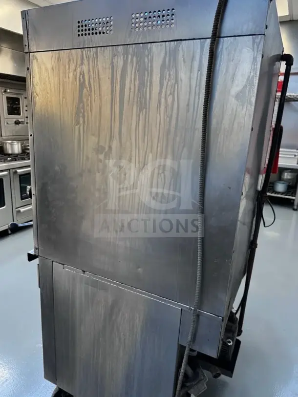 Southbend P32A-171 Platinum Series 32" gas infrared upright broiler with warming oven, convection base. Natural gas, tested.