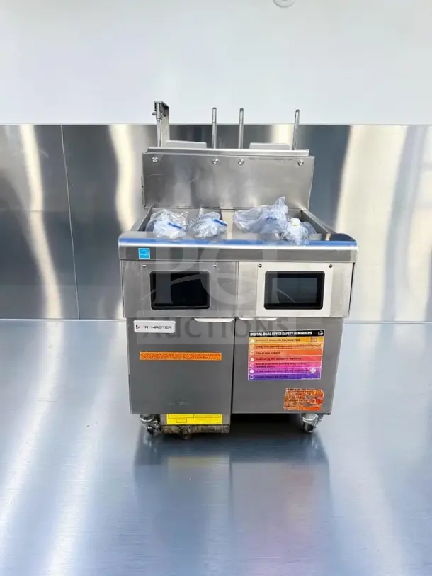 Frymaster 2FQG30U natural gas fryer; dual 30-lb. frypots; built-in filtration; SMART4U 3000 controllers; 140,000 BTU; excellent condition.