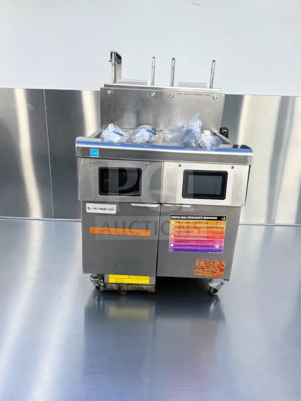 Frymaster 2FQG30U dual gas fryer with SMART4U 3000 controllers, built-in filtration, two 30-lb. frypots, 140,000 BTU.