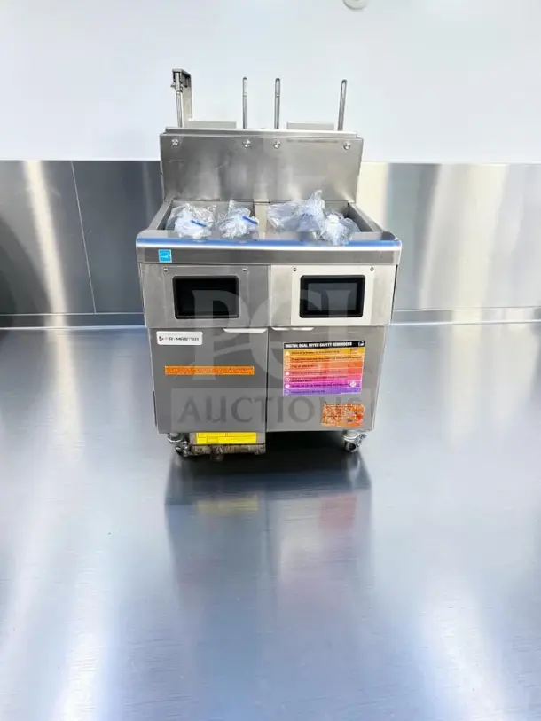 Prime condition Frymaster 2FQG30U gas fryer, dual 30-lb. frypots, SMART4U 3000 controllers, built-in filtration, 140,000 BTU.