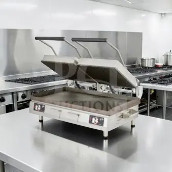 Star PSC28IEGT Pro-Max 2.0 Double Panini Grill, cast-iron platens, electronic controls, excellent condition.