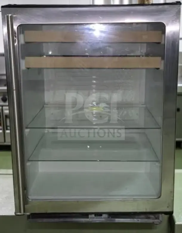 U-Line 24" Beverage Center, model U-1075BEVS-00. Dual temperature zones, glass door, 5.6 Cu. Ft., fully tested, elite condition.