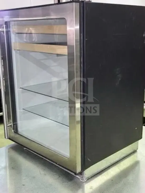 U-Line U-1075BEVS-00 24" undercounter beverage center, 5.6 cu. ft., dual temperature zones, glass door, excellent condition.