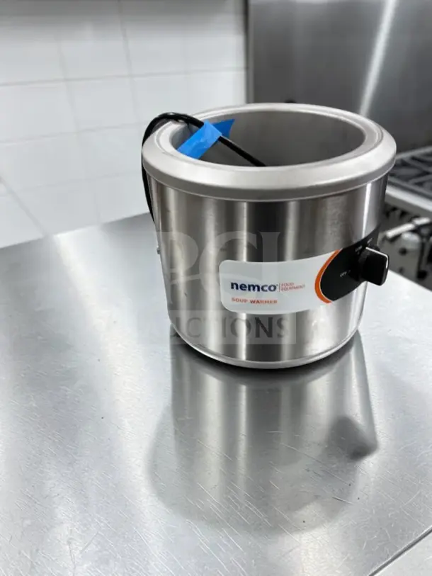 Nemco 6100A stainless steel 7 Qt. countertop soup warmer, new condition, NSF & ETL listed, 120V, 550W, commercial use.