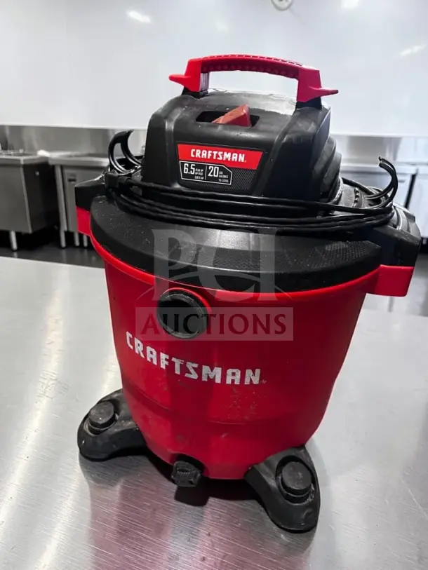 Craftsman CMXEVBE17595 16 Gallon 6.5 Peak HP Wet/Dry Shop Vacuum, red and black, heavy-duty, fully tested, operational condition.