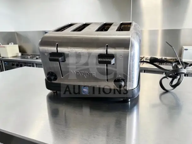 Waring WCT708 commercial four-slice pop-up toaster in outstanding condition, NSF & UL listed, fully tested and operational.