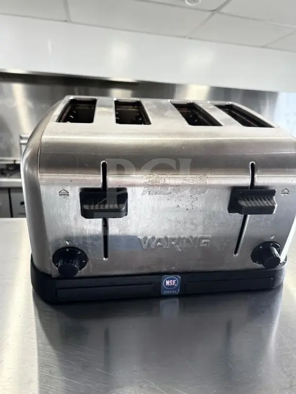 Waring WCT708 four-slice commercial toaster, stainless steel, NSF & UL listed, fully operational, excellent condition.