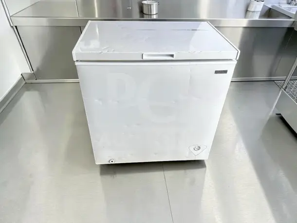 Vissani MDCF7WH 7.0 Cu. Ft. chest freezer, manual defrost, white, UL listed, well-maintained condition, fully operational.