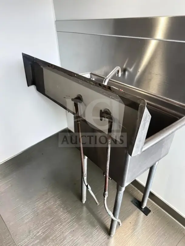 Green World by Turbo Air TSA-1-12-R1 commercial sink, one-compartment, 39", premium condition, includes faucet and right drainboard.