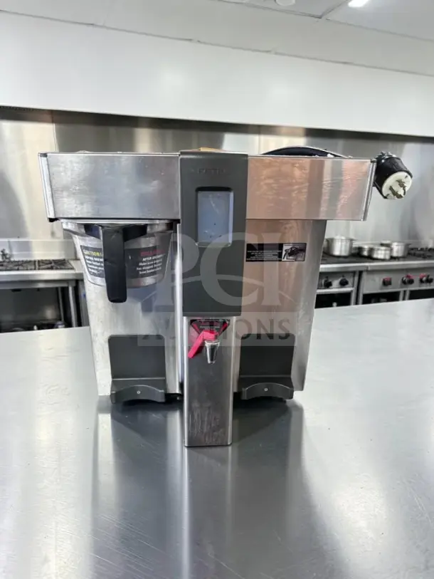 Optimal condition FETCO CBS-2132XTS coffee brewer, stainless steel, tested, operational, 240V, model E213251.
