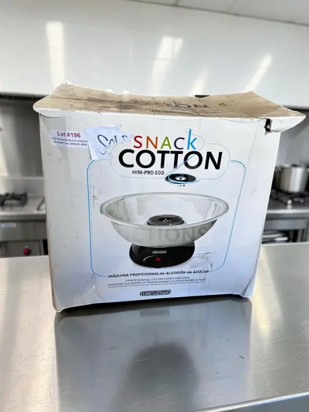 100% Chef Snack Cotton Mini-Pro 600 cotton candy machine box, Model 40/0004, excellent condition, 115V, 600W, fully tested.