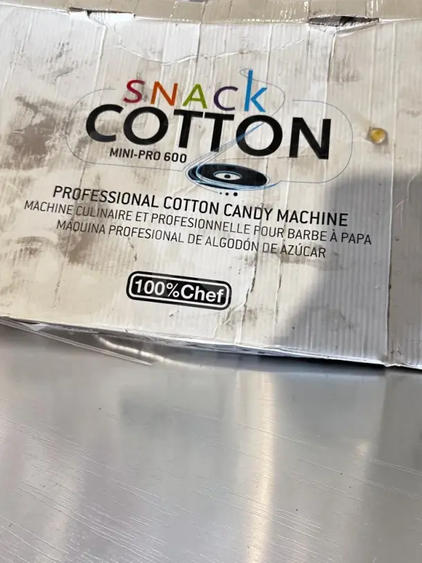 100% Chef Snack Cotton Mini-Pro 600 box, professional cotton candy machine, 115V, 600W, excellent condition, model CHE-S-COT-1339.