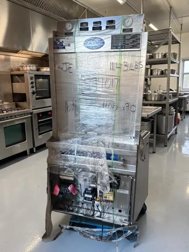 LVO FL14F 14-Pan Front-Load Commercial Washer, 460V 3-Phase, outstanding condition, fully tested, wrapped in plastic.