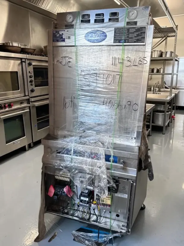 LVO FL14F 14-Pan Front-Load Washer, excellent condition, 460V 3-Phase, fully operational, model label visible.