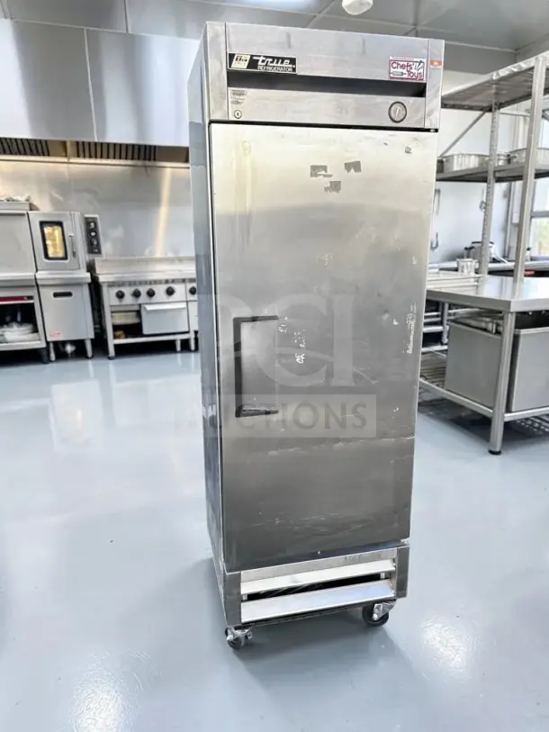 True T-19 reach-in refrigerator, 27" one-section solid door, used condition, fully operational, 19 cu. ft., 115V, R134a.