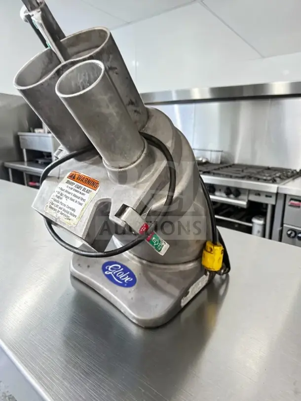 Globe GFP500 food processor, superior condition, 600 lb/hr capacity, 1/2 HP, 115V. Features visible labels and logo.