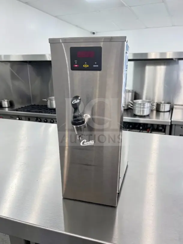 Curtis WB5GT63001, 5-gallon digital hot water dispenser, dual voltage 120/220V, excellent condition, fully tested.
