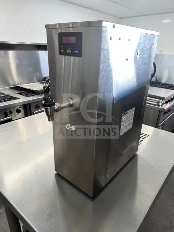 Wilbur Curtis 5-gallon digital hot water dispenser, model WB5GT63001, with aerator in exceptional condition, dual voltage.