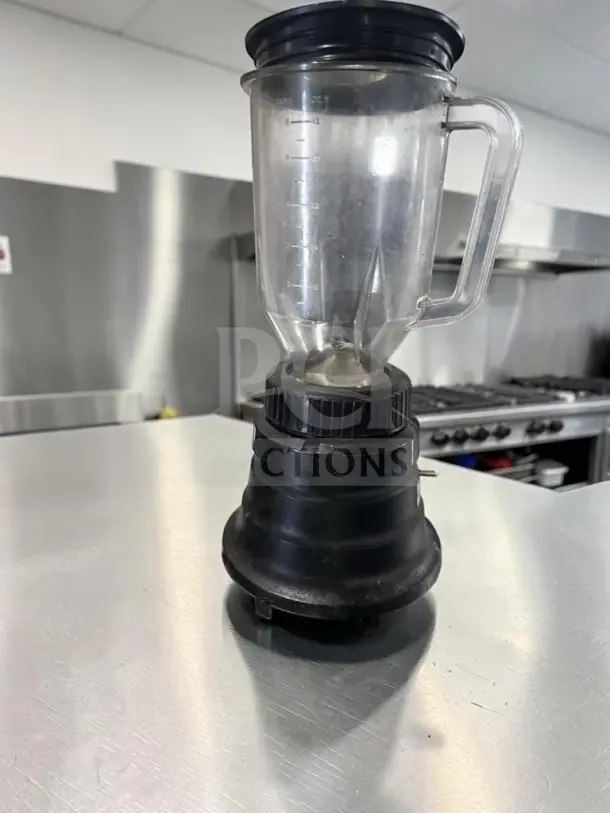 Waring Commercial BB150 blender in superb condition, 48 oz capacity, two-speed, ½ HP motor, fully operational, WAR-S-BLD-1368.