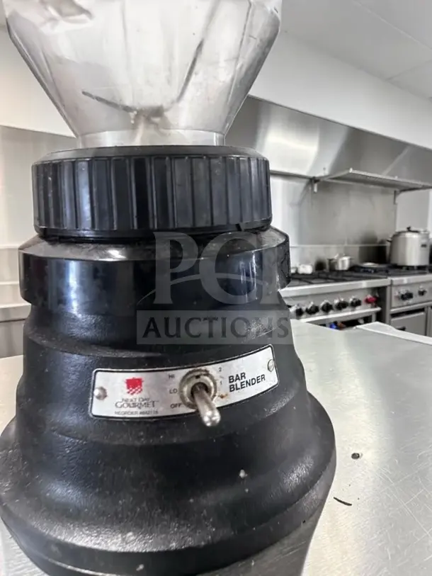 Waring Commercial BB150 Blender, 48 oz, ½ HP, two-speed, excellent condition, labeled "Bar Blender," fully operational.