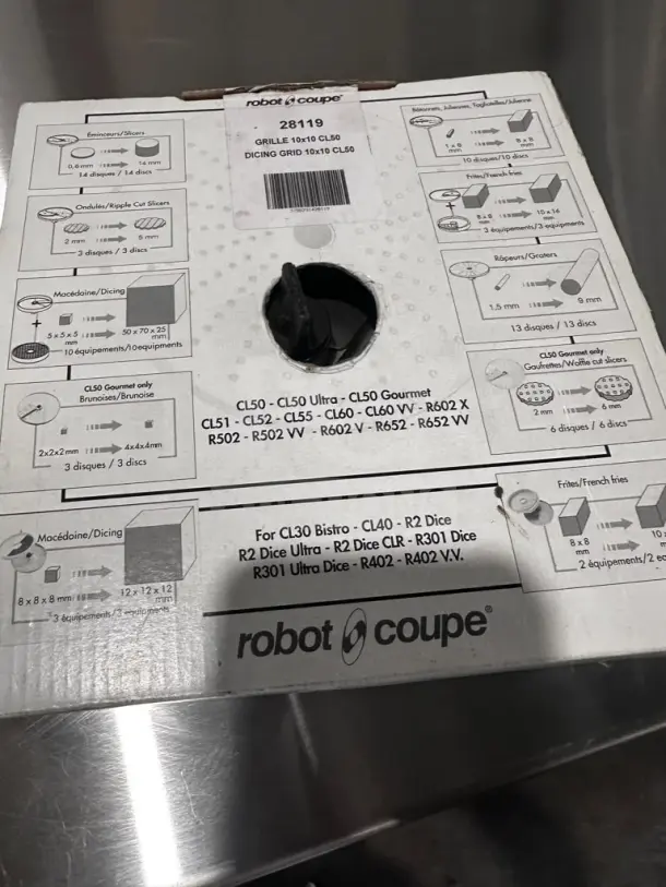 Pristine Robot Coupe 28119 dicing grid, 3/8" x 3/8", 10 x 10 mm, new condition, OEM, in original packaging, ready for use.