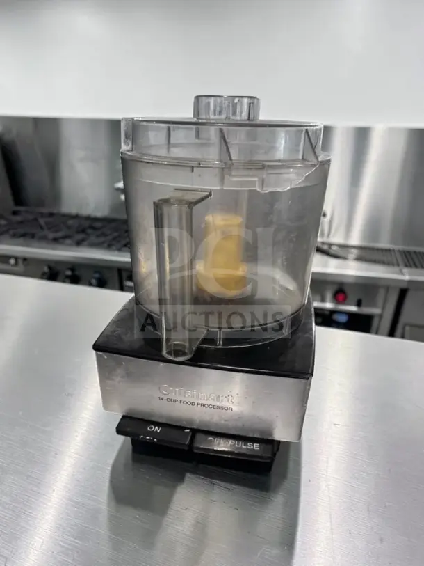 Cuisinart DFP-14 food processor, 14-cup capacity, 720W motor, on/off pulse controls, in optimal condition, fully tested.