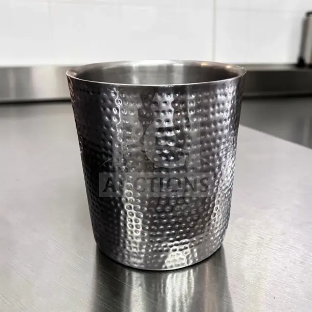 Hammered Silver metal container, 12.25″ round, open-top, silver finish, decorative vessel, excellent condition, model UNB-S-CNT-1373.