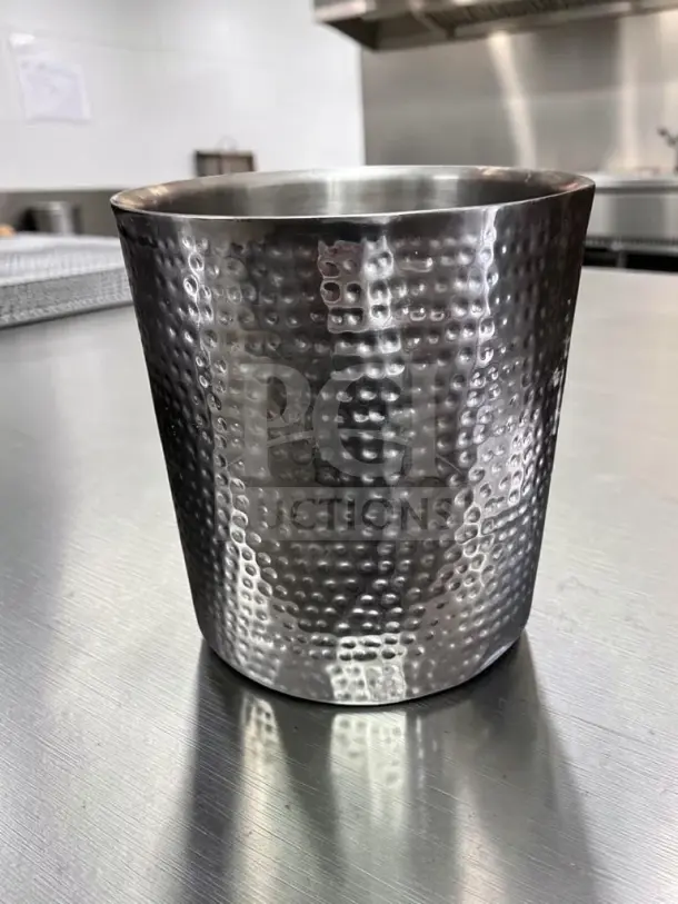 Hammered silver-finish metal container, 12.25″ round, open-top, decorative, excellent condition, fully inspected, UNB-S-CNT-1373.