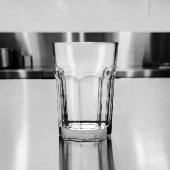 Pristine Anchor Hocking 7732U New Orleans 12 oz. rim-tempered beverage glass, new in original case, ideal for commercial use.