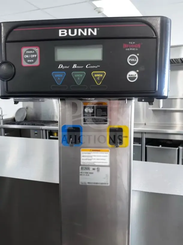 BUNN 41400.0500 ITB Commercial Iced Tea Brewer, dual-dilution, 3-gallon, digital controls, 120V, NSF & UL listed, like new.