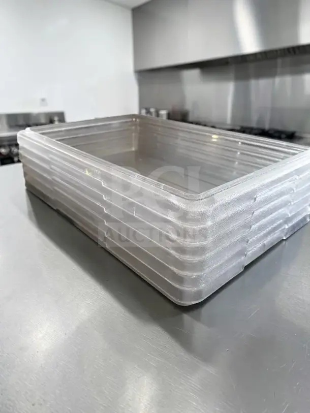 Cambro 12183CW135 clear Camwear container, 1.75-gallon, 12"×18"×3.5", well-maintained, NSF listed, ready for use.