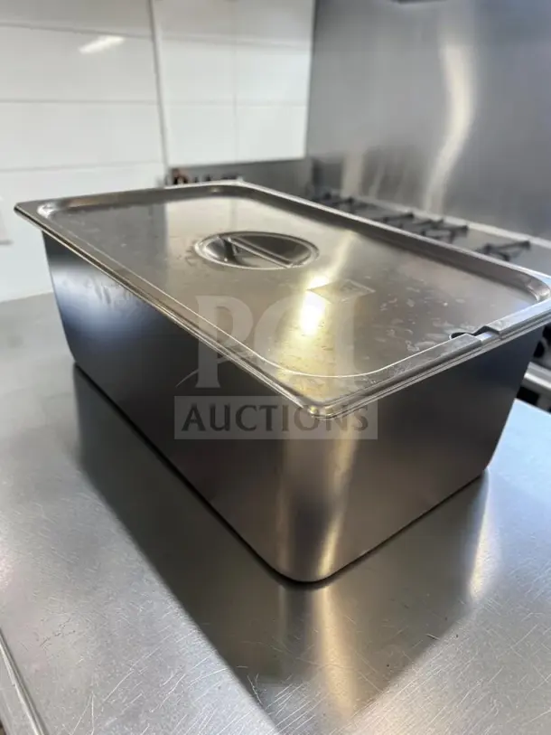 Outstanding condition ZPL ZSPCF stainless-steel steam table pan with solid lid, 21-qt capacity, ready for use.