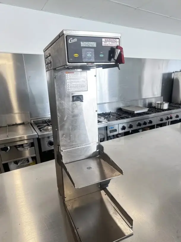 Wilbur Curtis CBS10000 commercial coffee, iced coffee, and iced tea brewer. Adjustable shelf, tested, excellent condition.