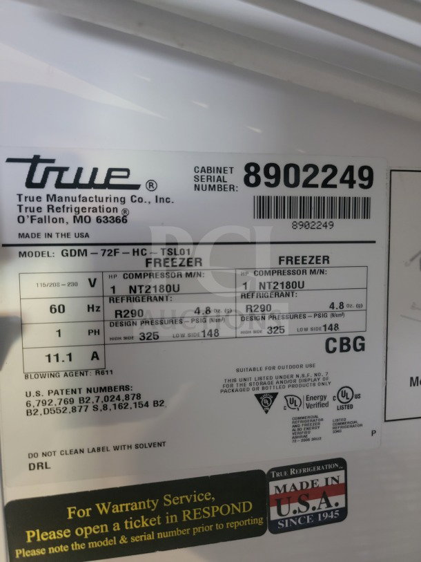 True GDM-72F-HC-TSL01 freezer label. Made in USA, energy verified, uses R290 refrigerant, serial number 8902249.