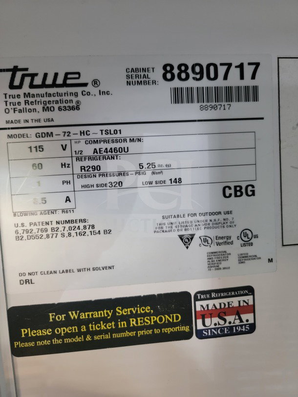 True GDM-72-HC refrigerated merchandiser label, model GDM-72-HC-TSL01, 115V, R290 refrigerant, Made in USA, serial 8890717.