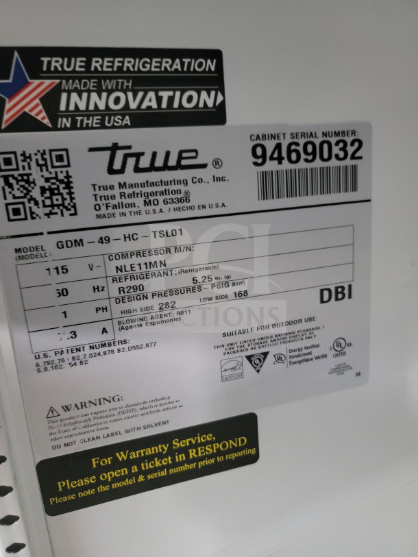 True GDM-49-HC 2-door glass merchandiser refrigerator, tested, in working condition. Ideal for commercial display use.