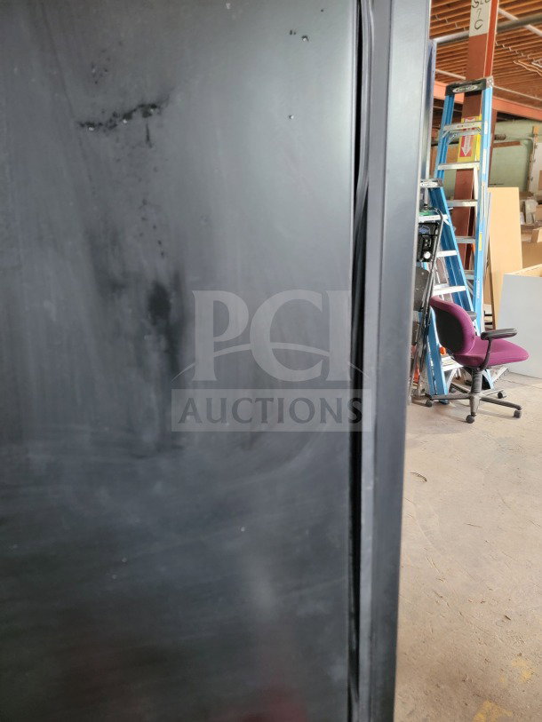 True GDM-72-HC commercial fridge with three glass doors, ideal for retail display. Tested and working condition.