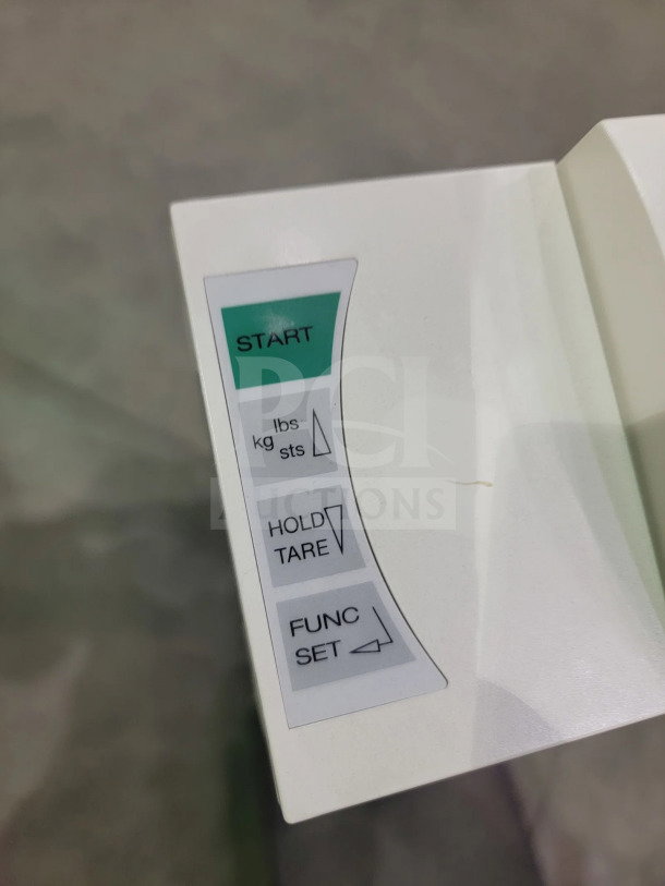 SECA 703 digital scale control panel with buttons for start, hold/tare, and function settings.