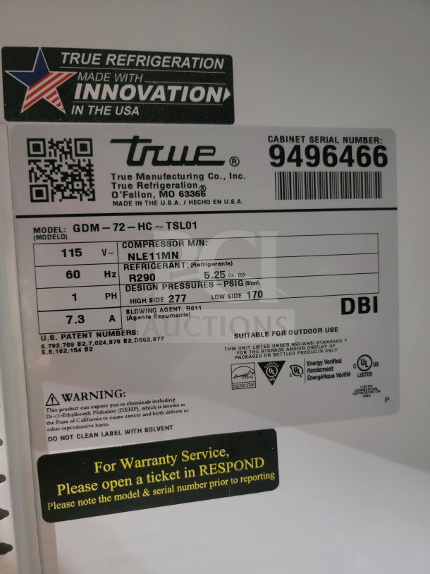 True GDM-72-HC merchandiser label: model GDM-72-HC-TSL01, serial 9496466, R290 refrigerant, 115V, suitable for outdoor use.
