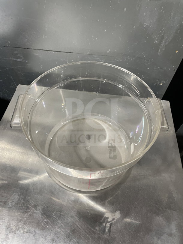 Clear 12Qt commercial polycarbonate food storage container, round shape, visible measurement markings, excellent condition.