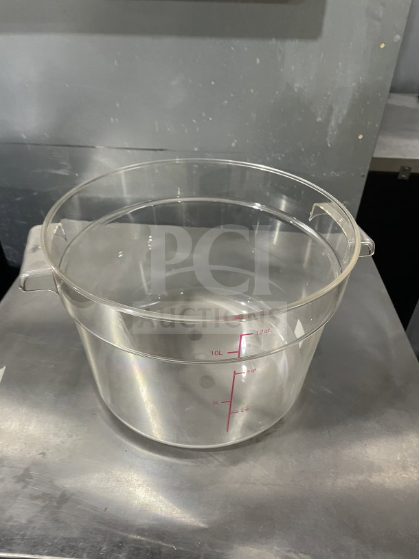 Commercial 12Qt polycarbonate clear food storage container, round shape, marked in quarts and liters, excellent condition.