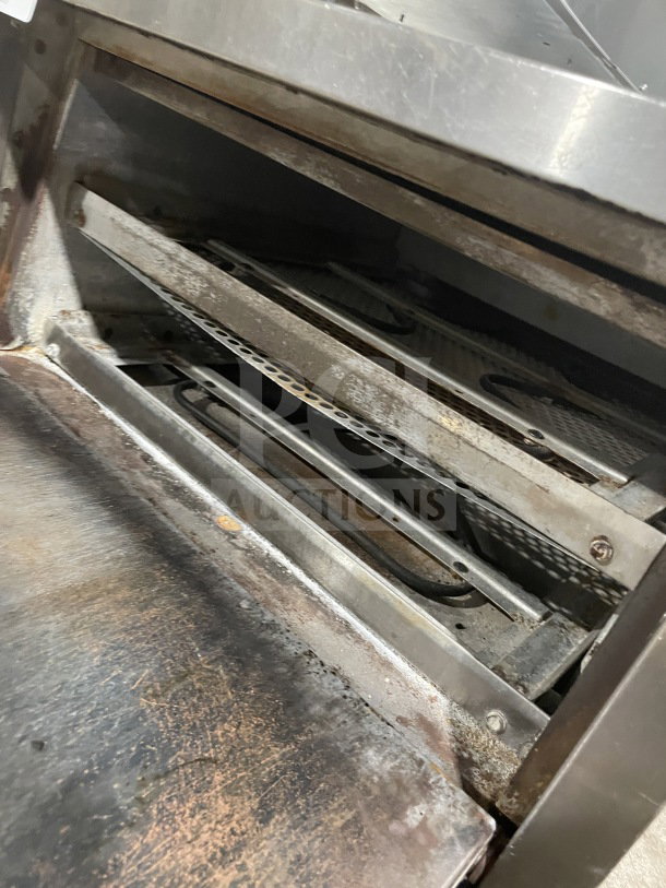 Bakers Pride P18 stainless steel countertop double deck pizza oven, electric, used condition, Model: P18, SN: 560050909007.