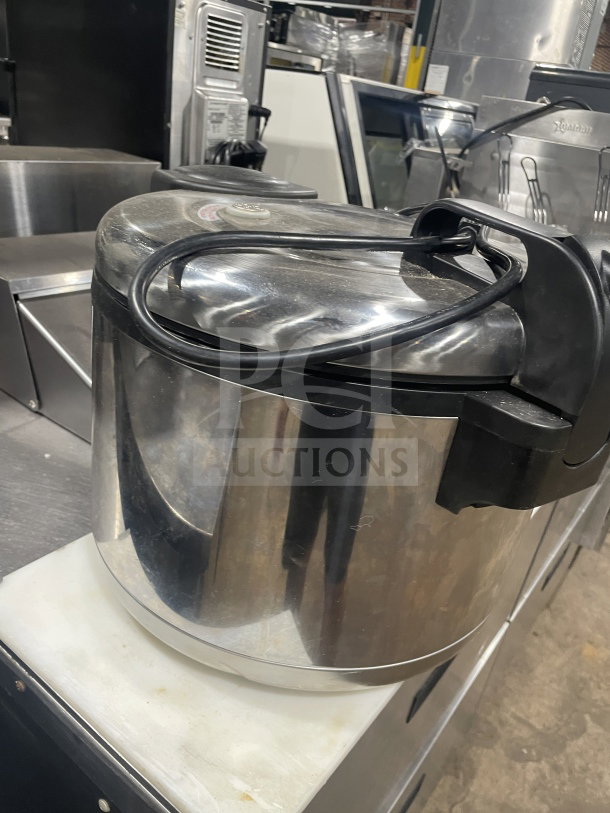 Amko AK-50RC stainless steel electric rice cooker, 120V. Model SN: 23079163. Used condition, shiny finish.