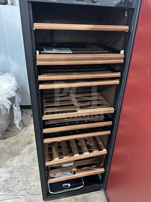 EuroCave Vieillitheque Confort Series V-264W wine cooler, red solid door, wooden retractable shelves, SN: 71434, 115V.