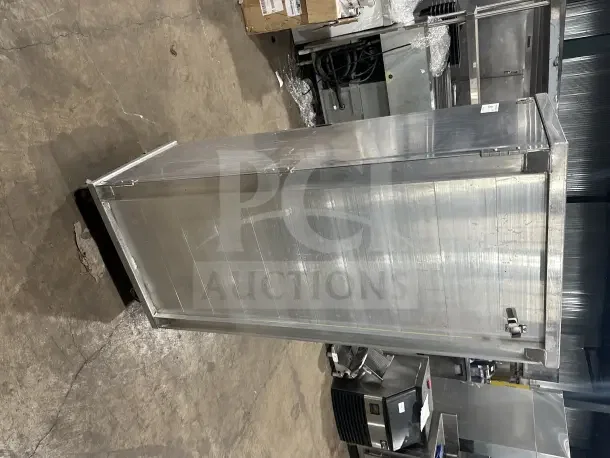 Commercial stainless steel insulated heated holding/proofer cabinet on casters, in good condition. Ideal for kitchen use.