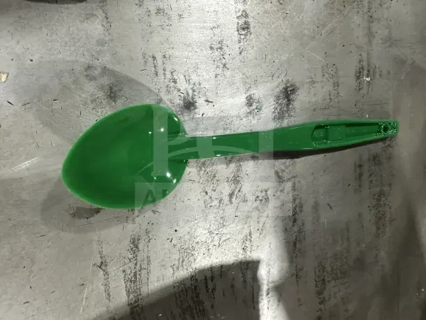 Brand new Cambro 13" green salad bar spoon, model SPO13CW119, solid construction, ideal for buffet use.