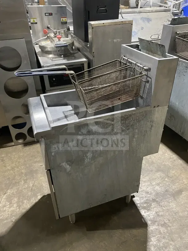 Avantco FF300N commercial stainless steel deep fat fryer, natural gas, with backsplash, basket hanger, and fry basket. Model 2016.